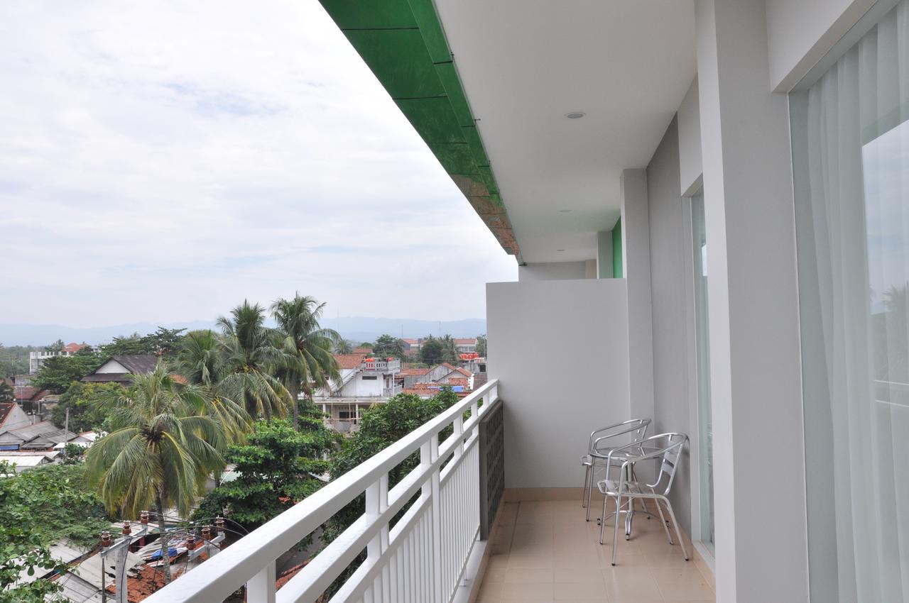 Emerald 3*
