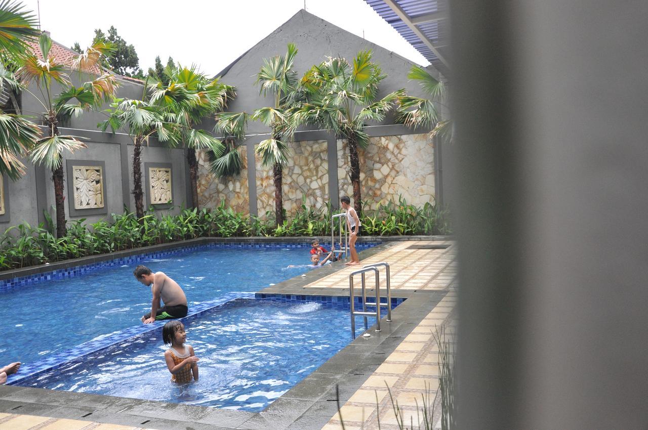 Emerald Hotel
